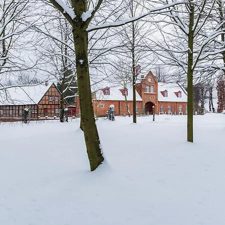 Gut Petersdorf - Ideal Fuer Familien Und Hunde - Mit Kamin, Parkblick, Terrasse Und Eingezaeuntem Garten Apartmán *