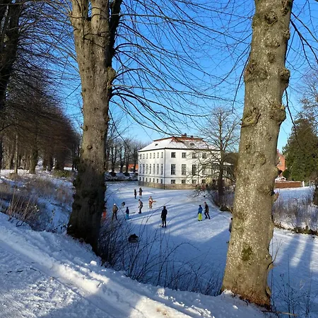 Apartment Gut Petersdorf - Ideal Für Familien Und Hunde - Mit Kamin, Parkblick, Terrasse, Eingezäuntem Garten Und E-ladestation