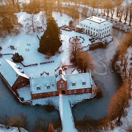 Gut Petersdorf - Ideal Fuer Familien Und Hunde - Mit Kamin, Parkblick, Terrasse, Eingezaeuntem Garten Und E-ladestation Apartament Lensahn