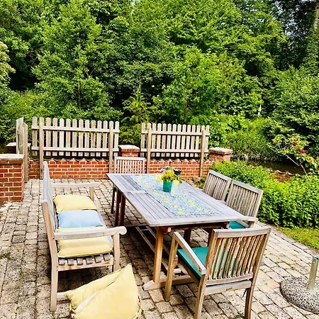 Gut Petersdorf - Ideal Fuer Familien Und Hunde - Mit Kamin, Parkblick, Terrasse, Eingezaeuntem Garten Und E-ladestation Lensahn
