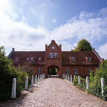Gut Petersdorf - Ideal Für Familien Und Hunde - Mit Kamin, Parkblick, Terrasse, Eingezäuntem Garten Und E-ladestation